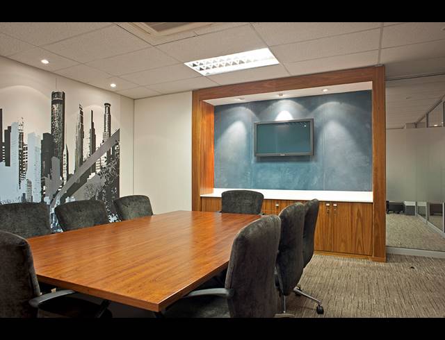 7,296M² OFFICE FOR SALE IN LONGMEADOW